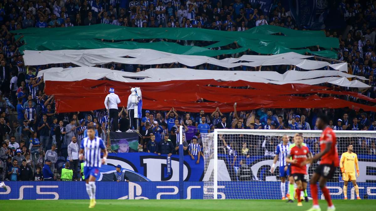 Porto Leverkusen Iran Flag